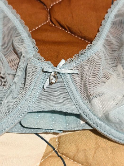 Błękitny biustonosz typu Soft / Mesh – transparentna siateczka z serduszkiem