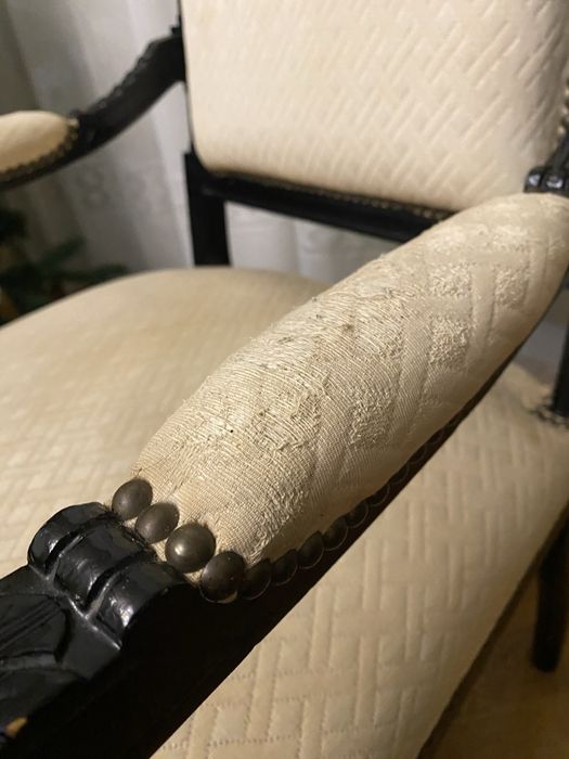 Крісло в стилі Людовика XVI