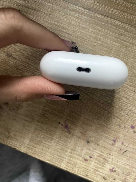 кейс от аирподсов оригинальный