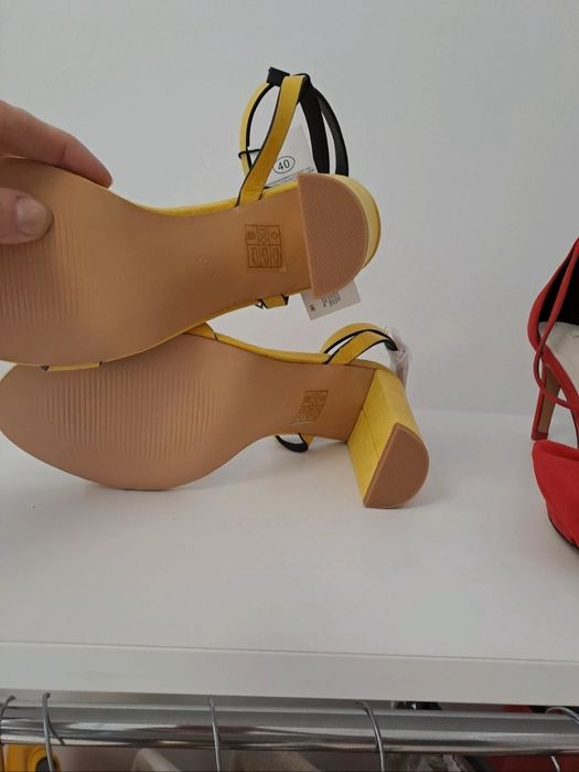 Sandałki na słupku. Top Secret