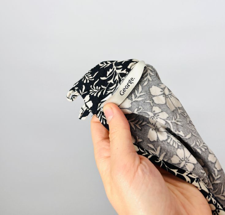 Czarna sukienka w drobne beżowe kwiaty XXL 44 George