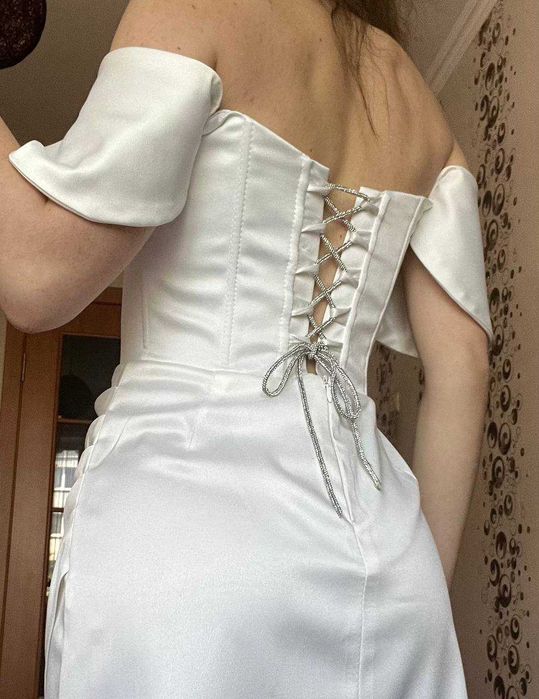Сукня випускна біла
