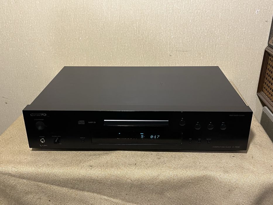Качественный CD/MP3 проигрыватель ONKYO C-7030