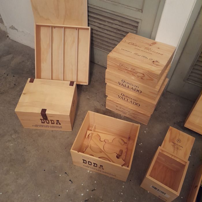 Caixas madeira vinhos arrumos
