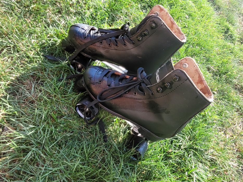 Wrotki damskie figurowe - skórzane