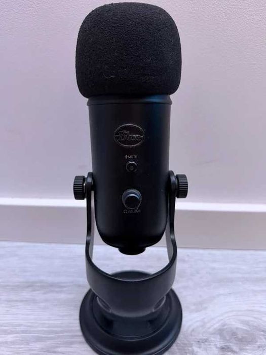 Microfone USB Blue Yeti Blackout + Filtro de Espuma (Podcasts / Streaming)