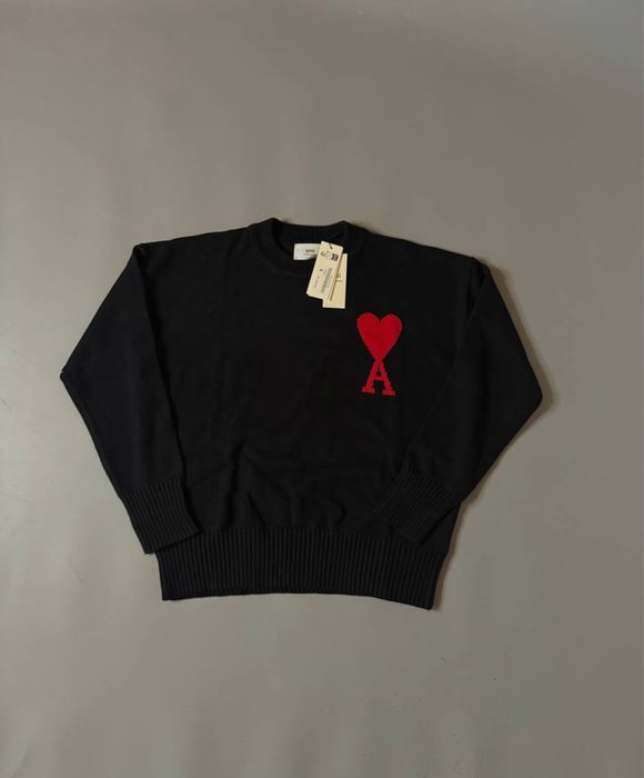 Светр AMI Paris у наявності