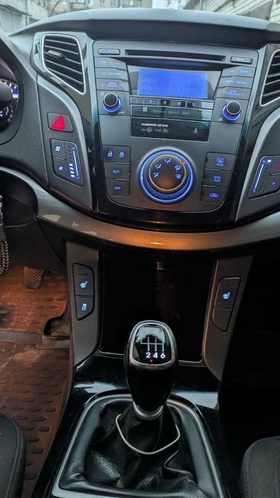 Продам симейний автомобыль