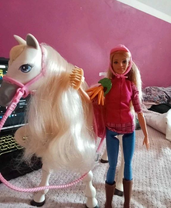 Interaktywny koń barbie