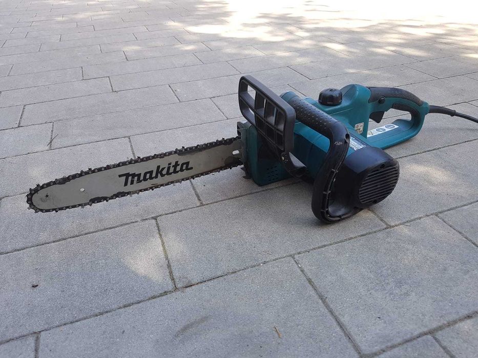 Piła Pilarka łańcuchowa elektryczna Makita UC3520A
