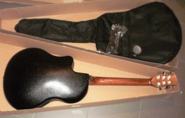 Guitarra roundback tipo ovation castanha clássica