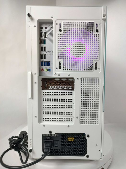 Komputer Gamingowy Ryzen 7 9800X3D,RTX 5070 Ti,32GB,SSD,Win 11,leasing