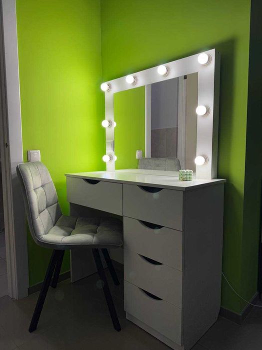 Туалетний столик з підсвіткою косметичний стіл дзеркало для макіяжу