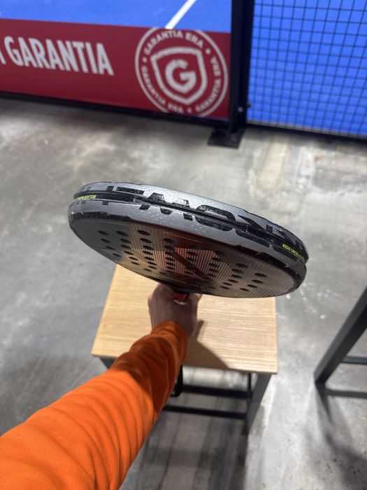Adidas arrow hits 2026