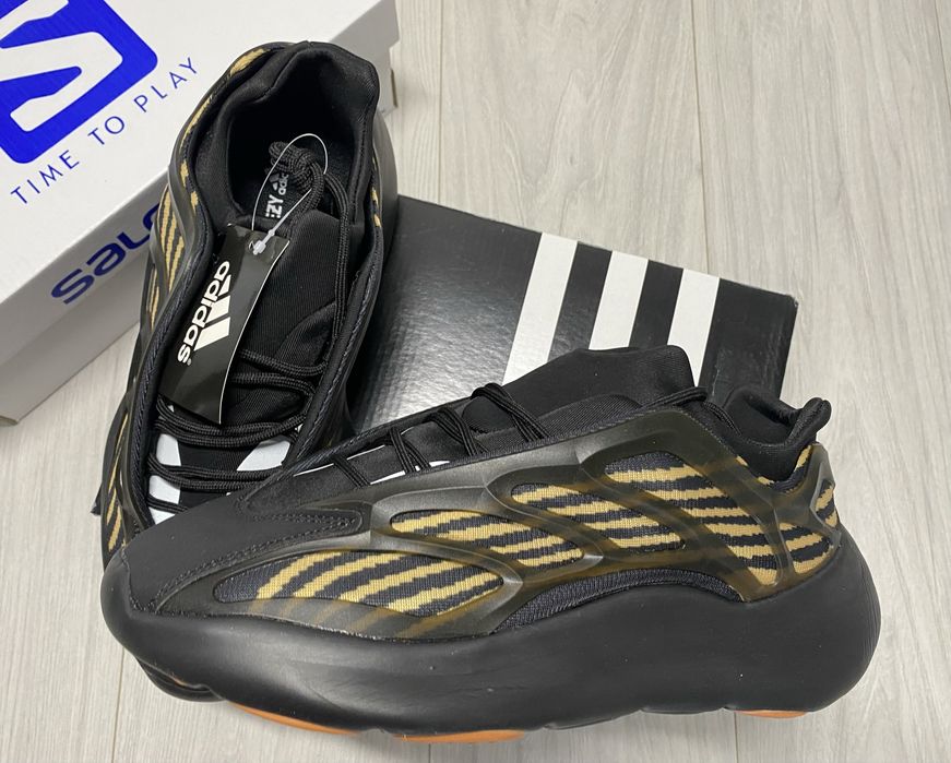 Кросівки Adidas Yeezy Boost 700 Black & Orange