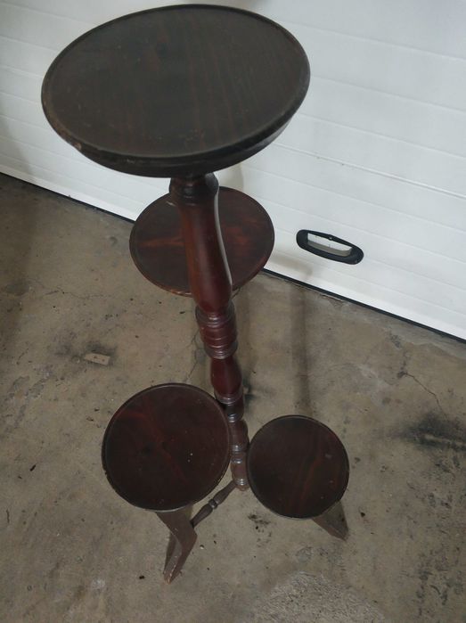 Suporte para plantas em madeira