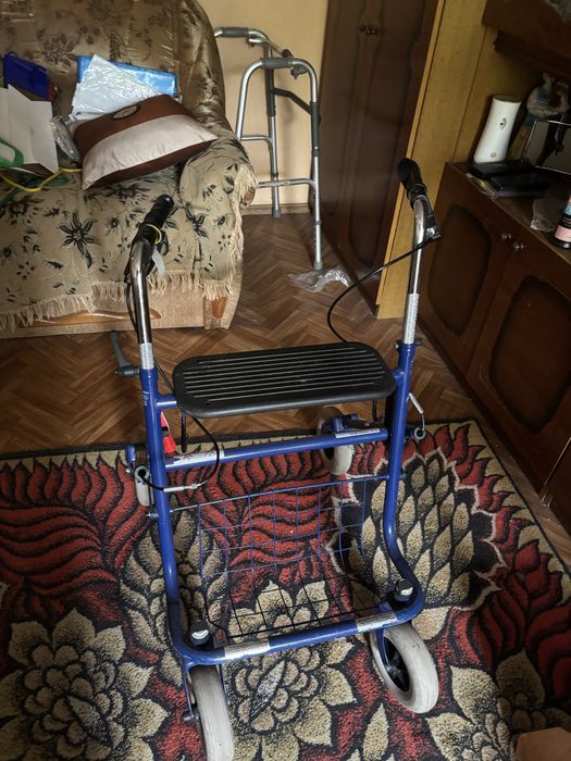 Ходунки для дорослих на колесах