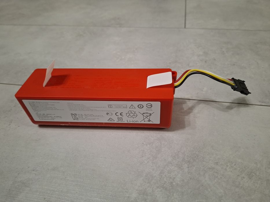 Аккумулятор б/в на робот-пилосос під відновлення