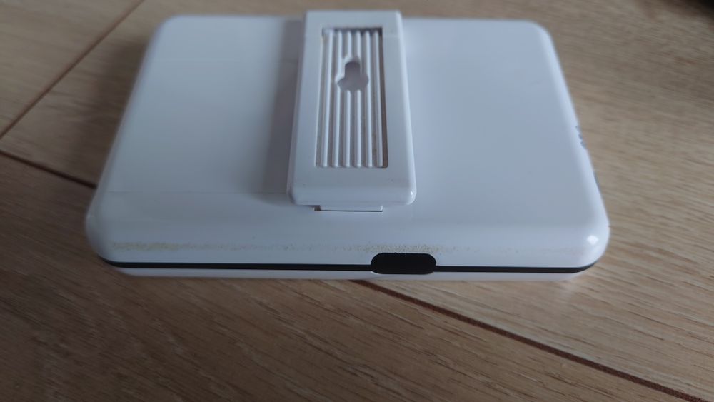 Luvion Essential niania elektroniczna
