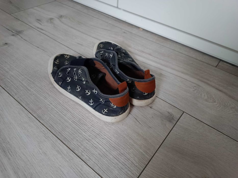 Trampki rozm 33, tenisówki chłopięce na gumkę z motywem marynarskim