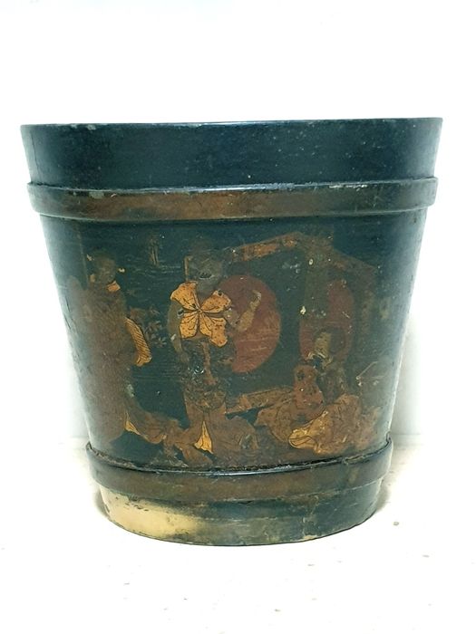 Antigo vaso asiático em charão pintado do Sec. XIX