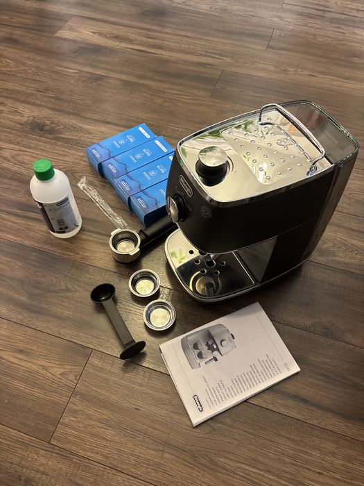 Ekspres kolbowy De’Longhi ECI341 Scultura - stan bardo dobry