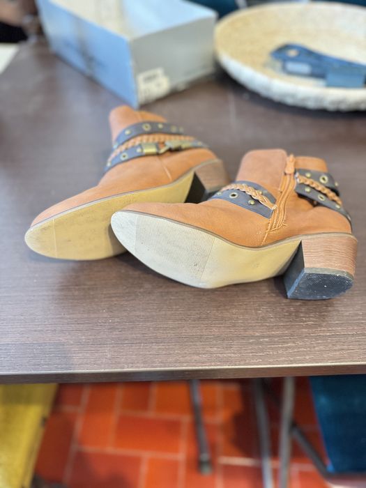 Botas castanhas salto alto 4 cm número 39