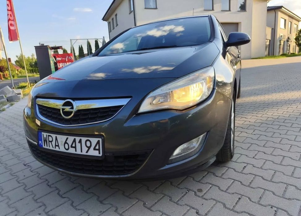 Opel Astra J 2011