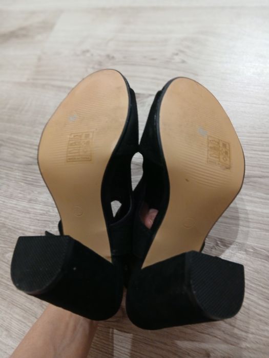 Nowe.buty na slupku r 36