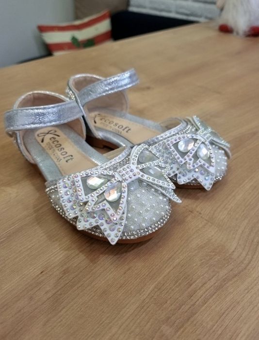 Нарядні туфлі для чарівної принцеси!