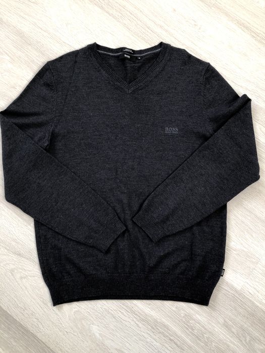 Светр Hugo Boss.