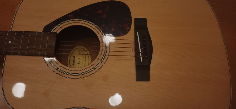 Guitarra acústica Yamaha F370