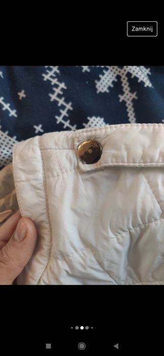 Biała kurtka pikowana