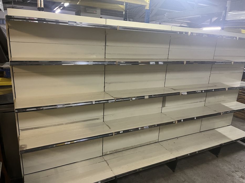 Estante de parede composta por 4 modulos com o total de 3.86mt