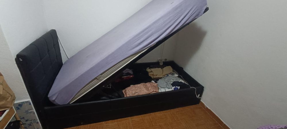 Cama de solteiro/a com baú en couro sintetico