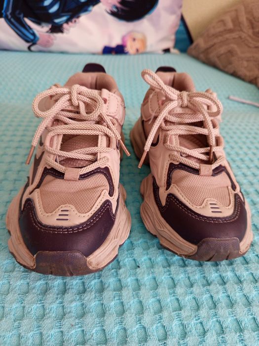 Кроссовки на девочку