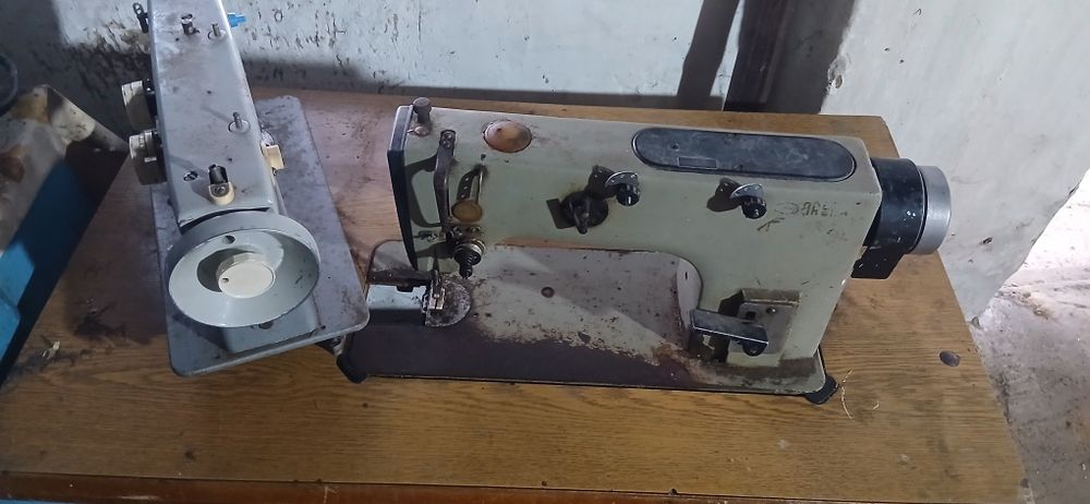 Продам швейную машинку