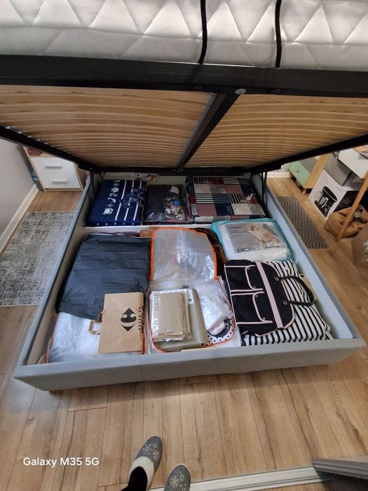 Łóżko małżeńskie