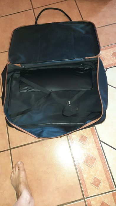 Sprzedam małe walizki i torby za komplet 50 zl