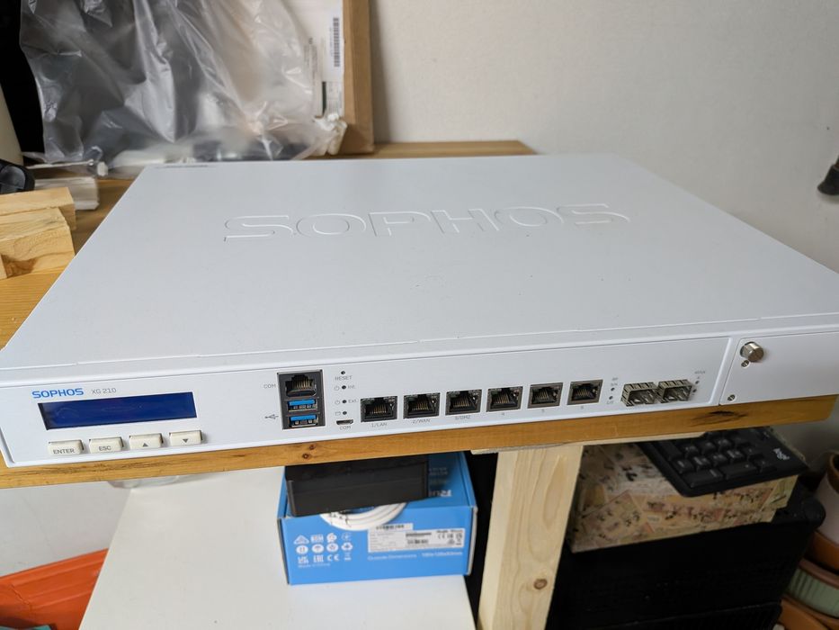 Sophos XG 210 – Firewall Rack 1U / 8GB DDR4 / SSD / pfSense / OPNsense