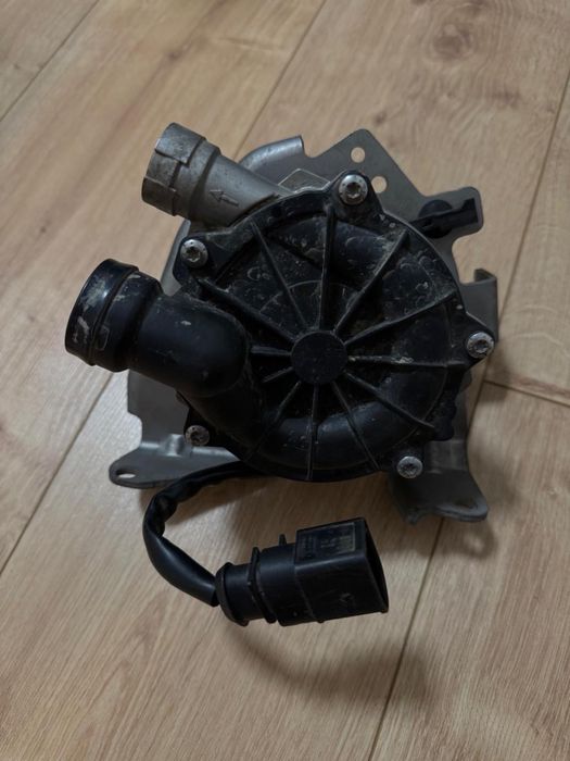 Насос вторинного повітря (насос вторичного воздуха) на пасат В7!