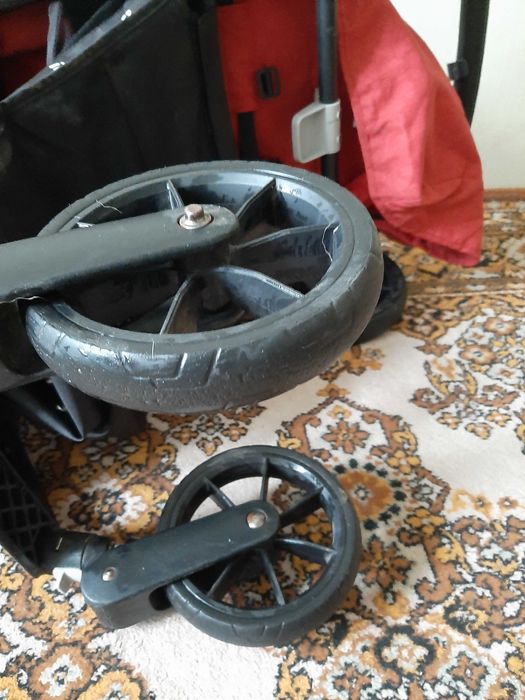 прогулочная дитяча коляска