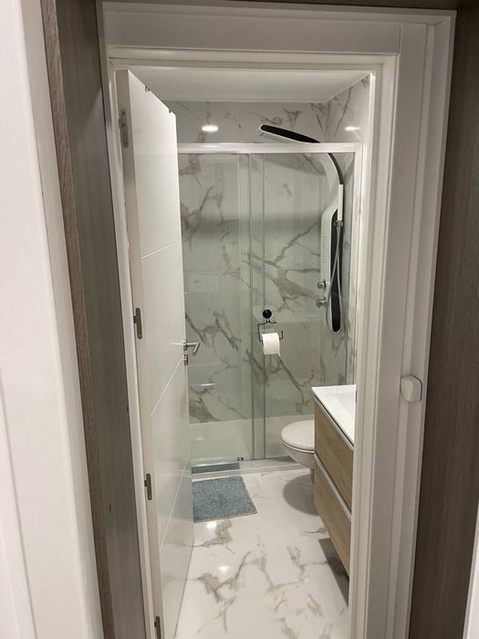Quarto acolhedor com casa de banho privativa
