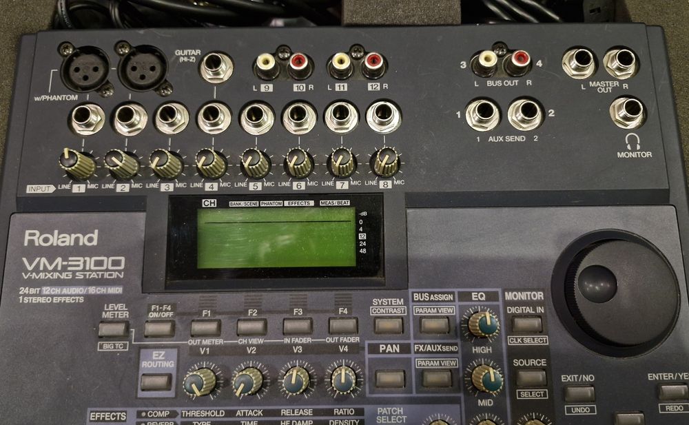 Roland VM-3100 with Case64354285336834122