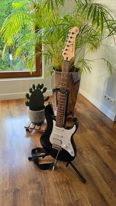 Gitara elektryczna Yamaha Pacifica 012 BL.