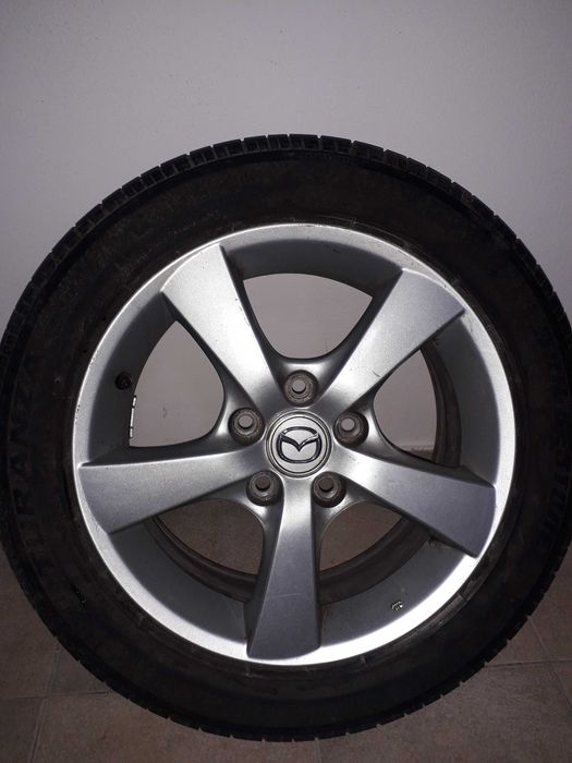 Pneu com jante aro 16 Mazda