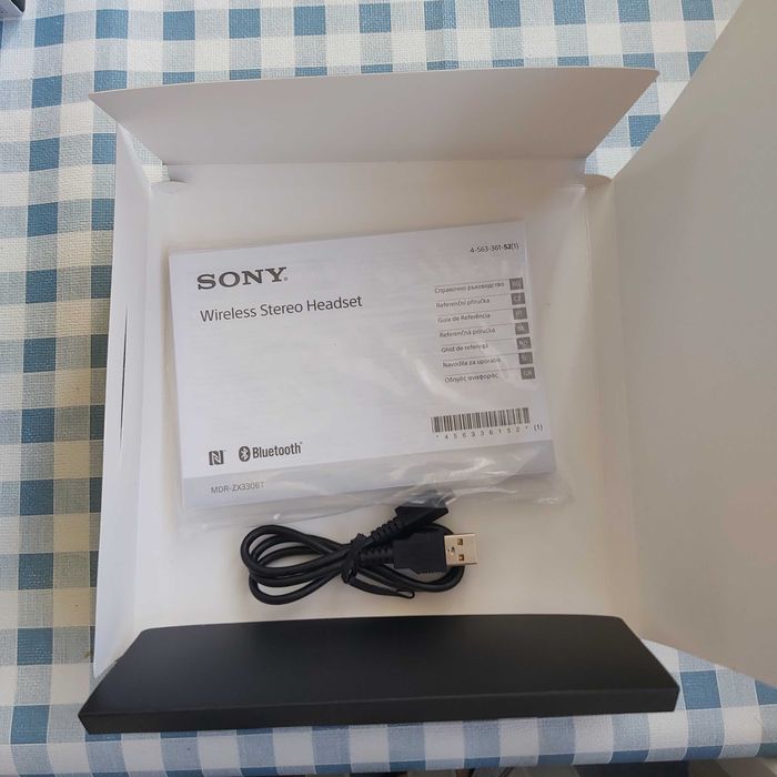 Auscultadores sem fios Sony MDR-ZX330BT em preto