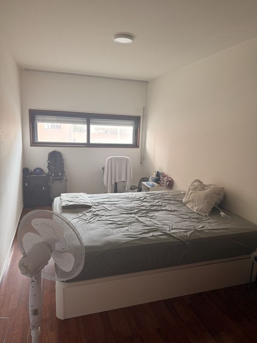 Arrenda-se quarto 450 tudo incluído