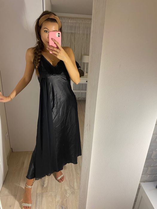 Śliczna damska czarna długa sukienka