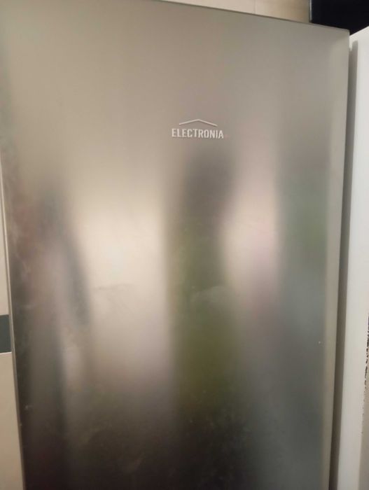 Frigorífico em bom estado de conservação